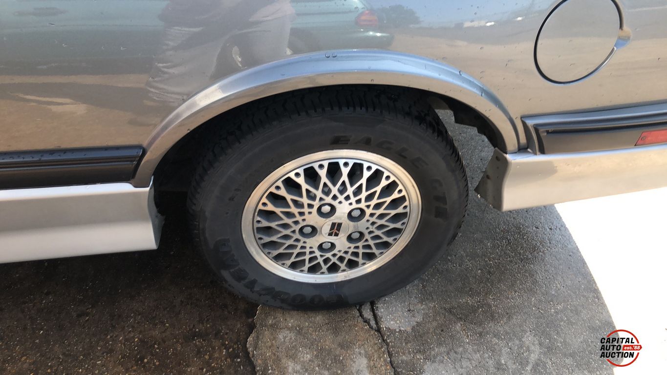 1990 OLDSMOBILE Cutlass Ciera 12