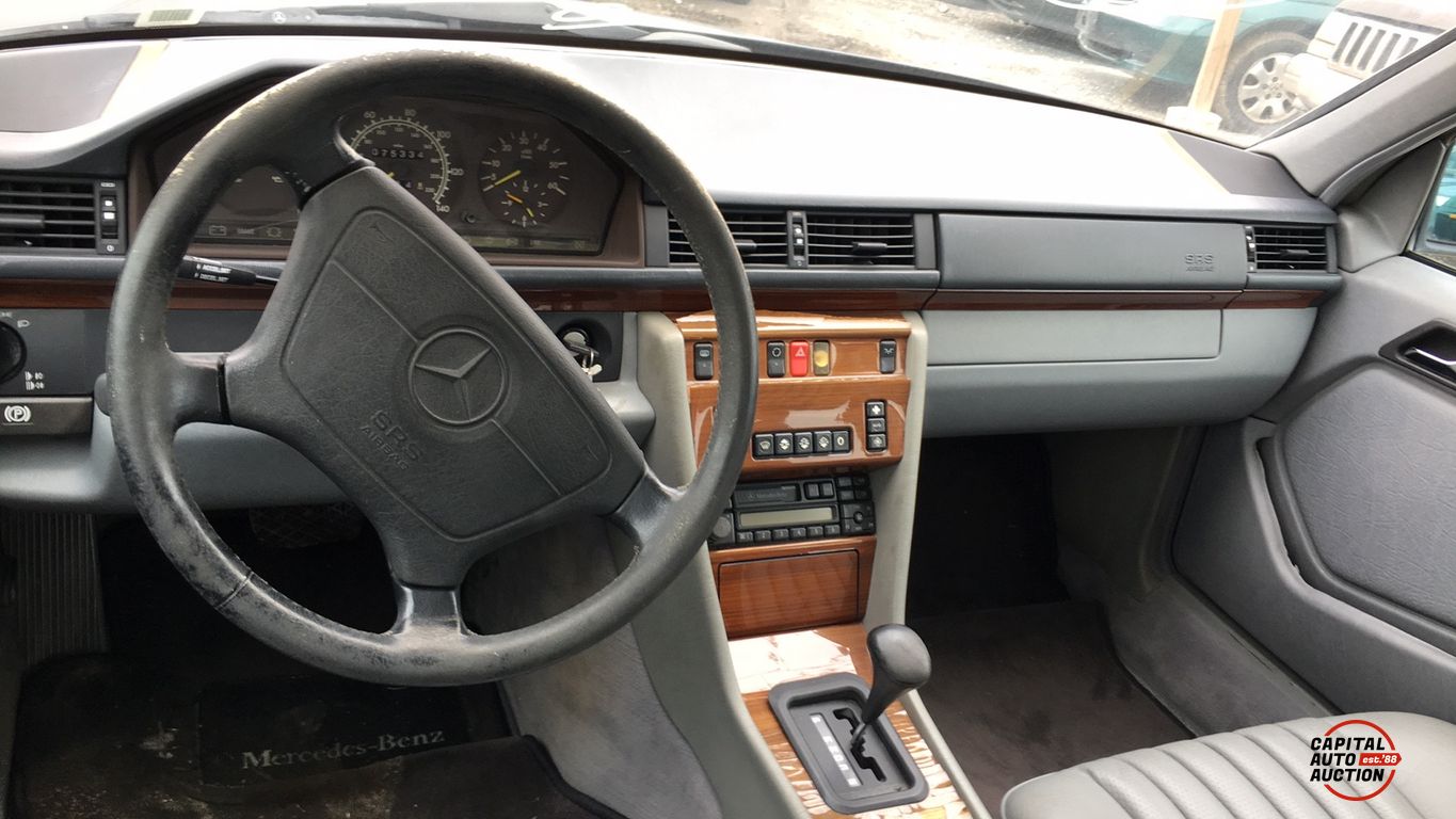 1995 Mercedes-Benz E-Class 11