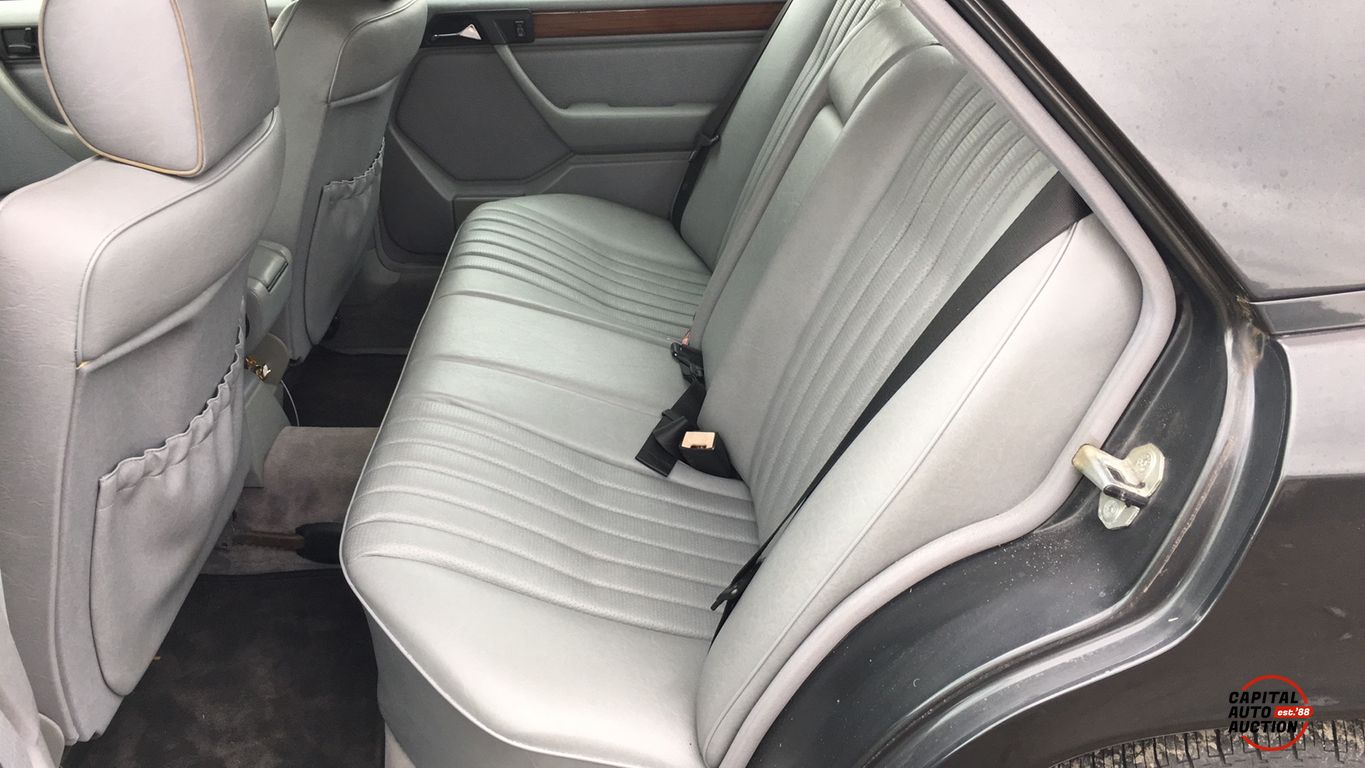 1995 Mercedes-Benz E-Class 9