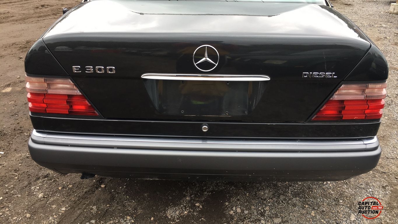 1995 Mercedes-Benz E-Class 12