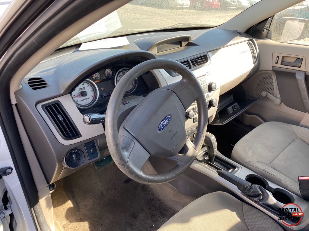 2010 Ford Focus 11