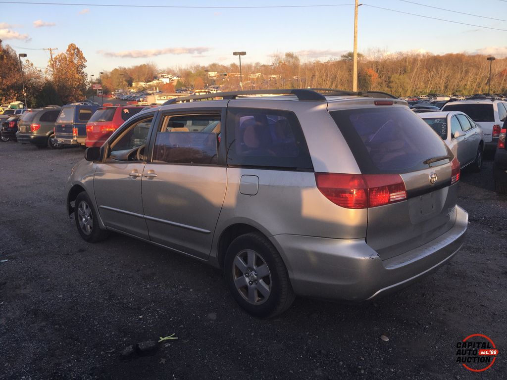 2005 Toyota Sienna 2