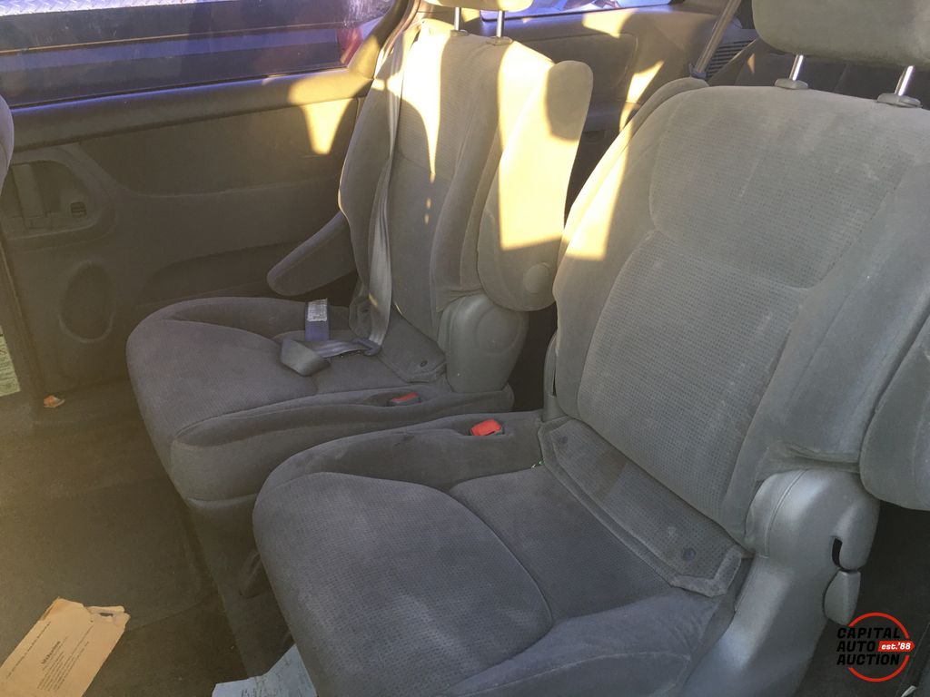 2005 Toyota Sienna 9