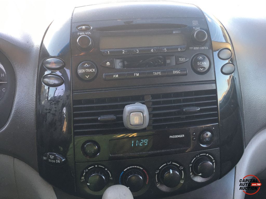 2005 Toyota Sienna 14