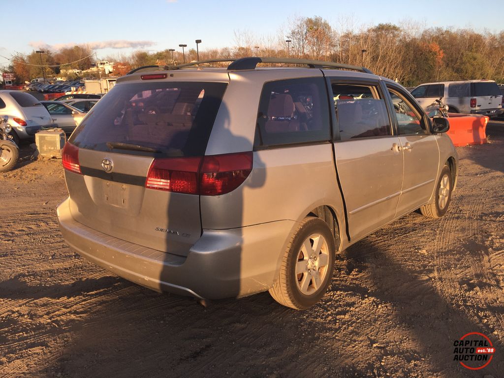 2005 Toyota Sienna 3