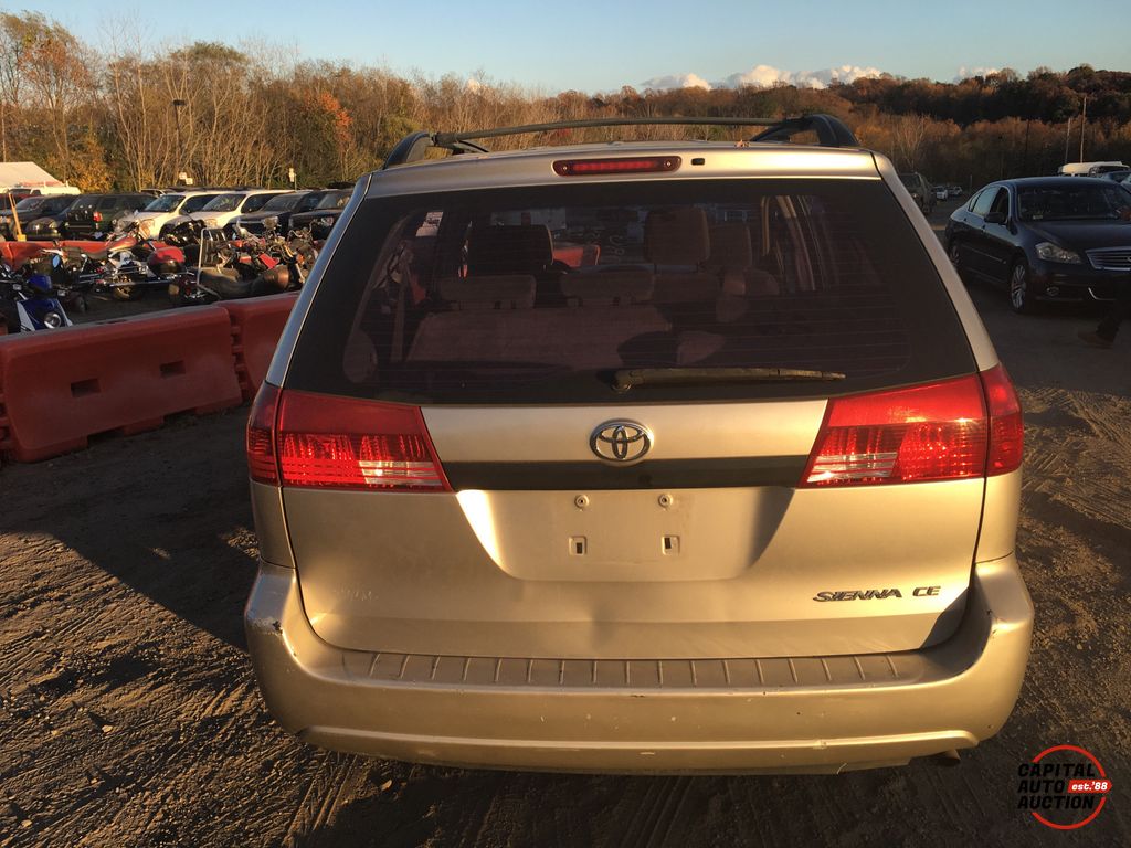2005 Toyota Sienna 7