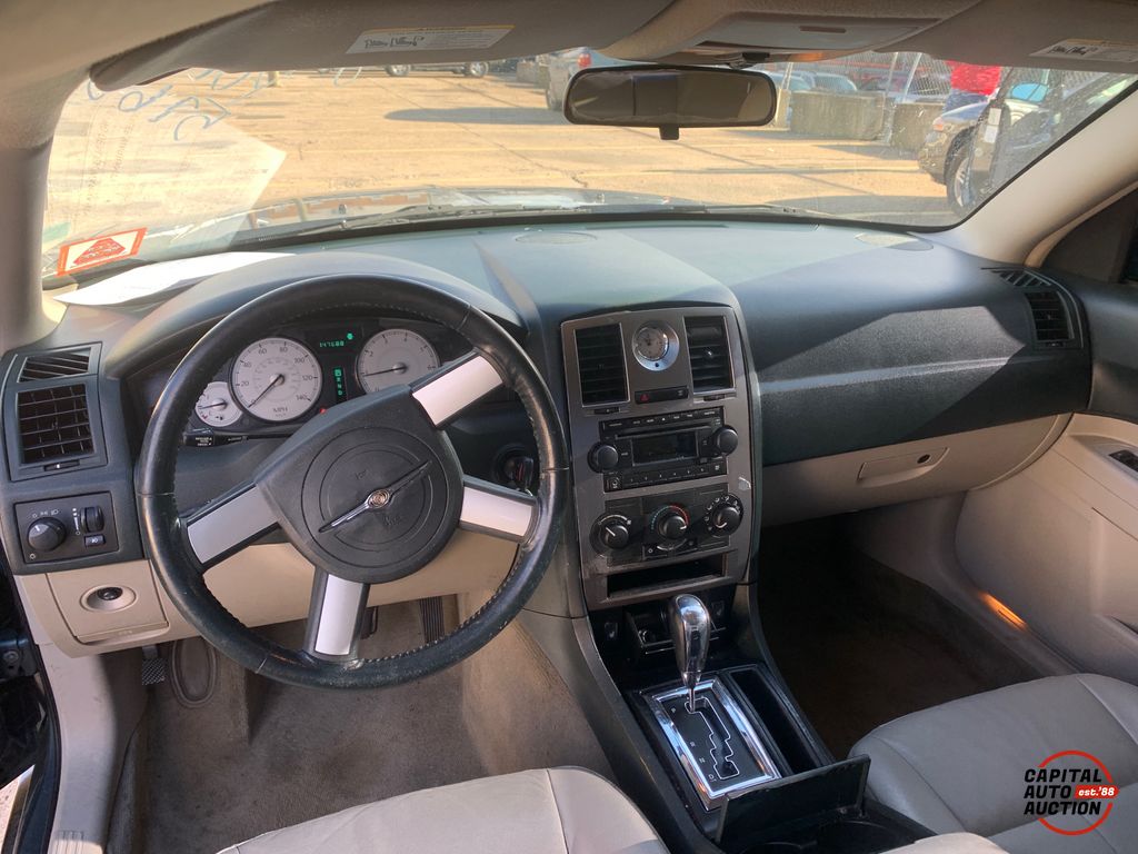 2006 Chrysler 300 11