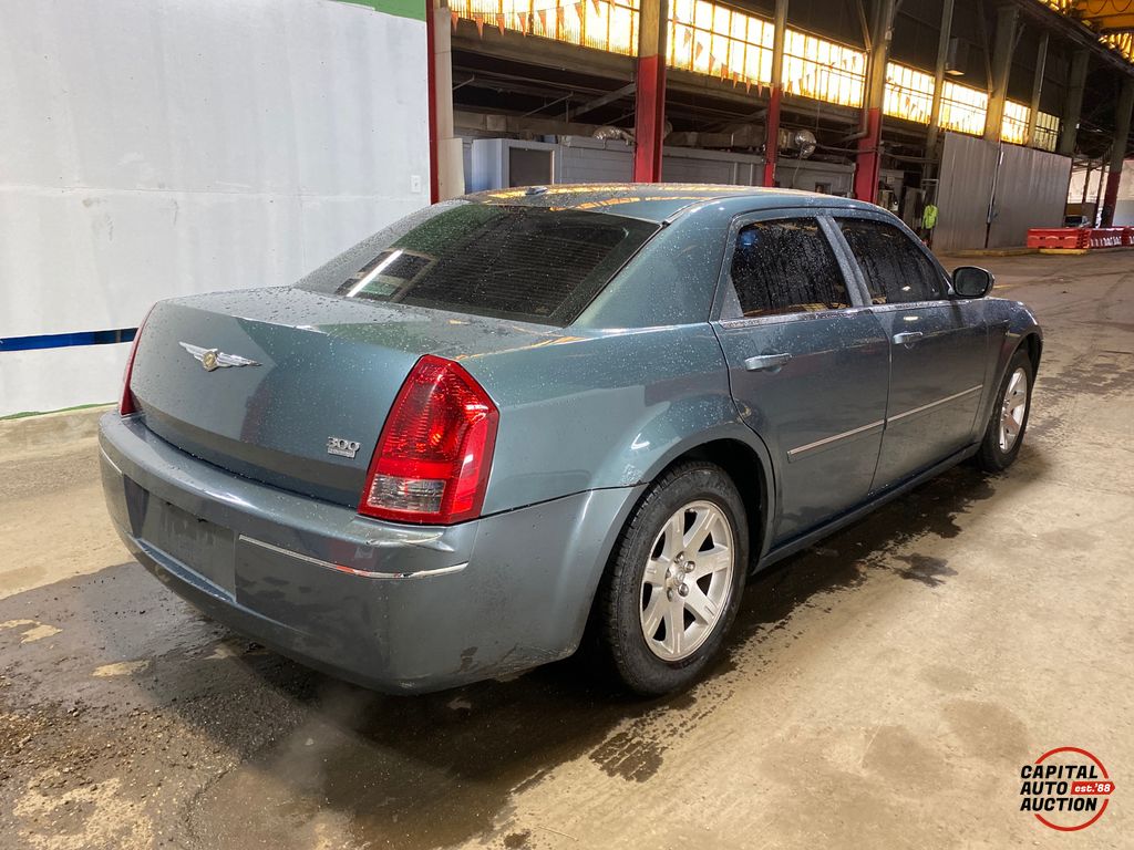 2006 Chrysler 300 3