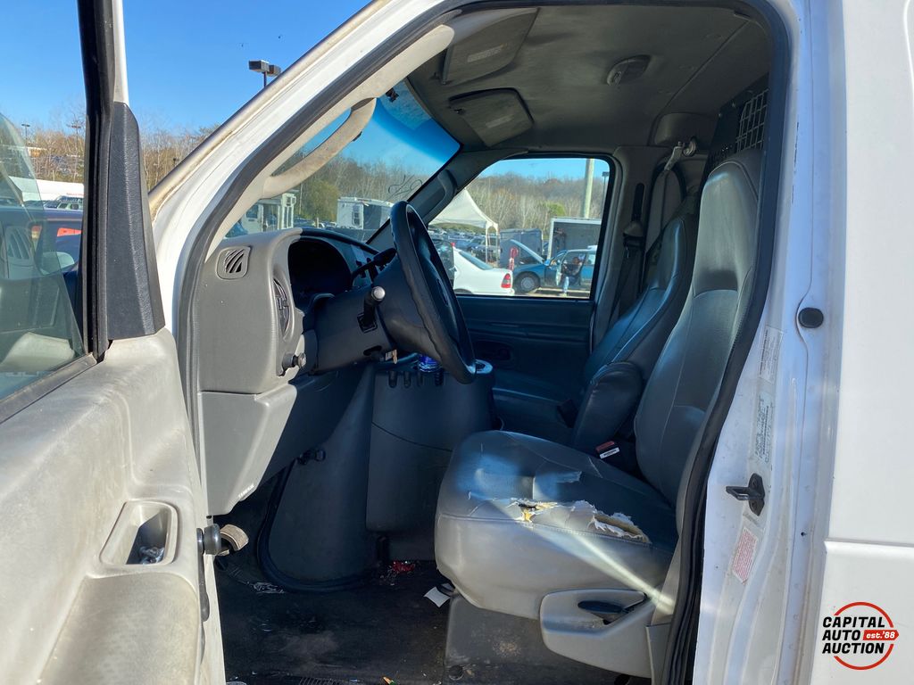 2004 Ford E-Series Cargo 8