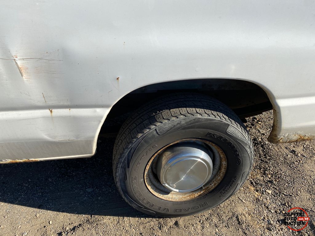 2004 Ford E-Series Cargo 11