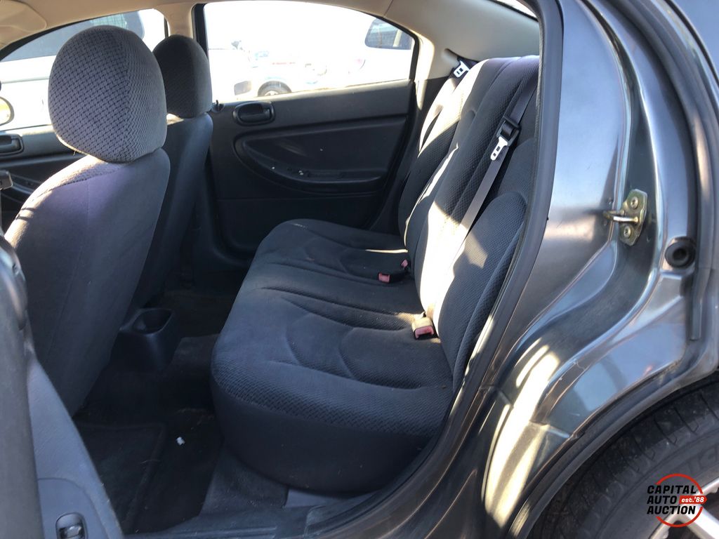 2004 Dodge Stratus 9