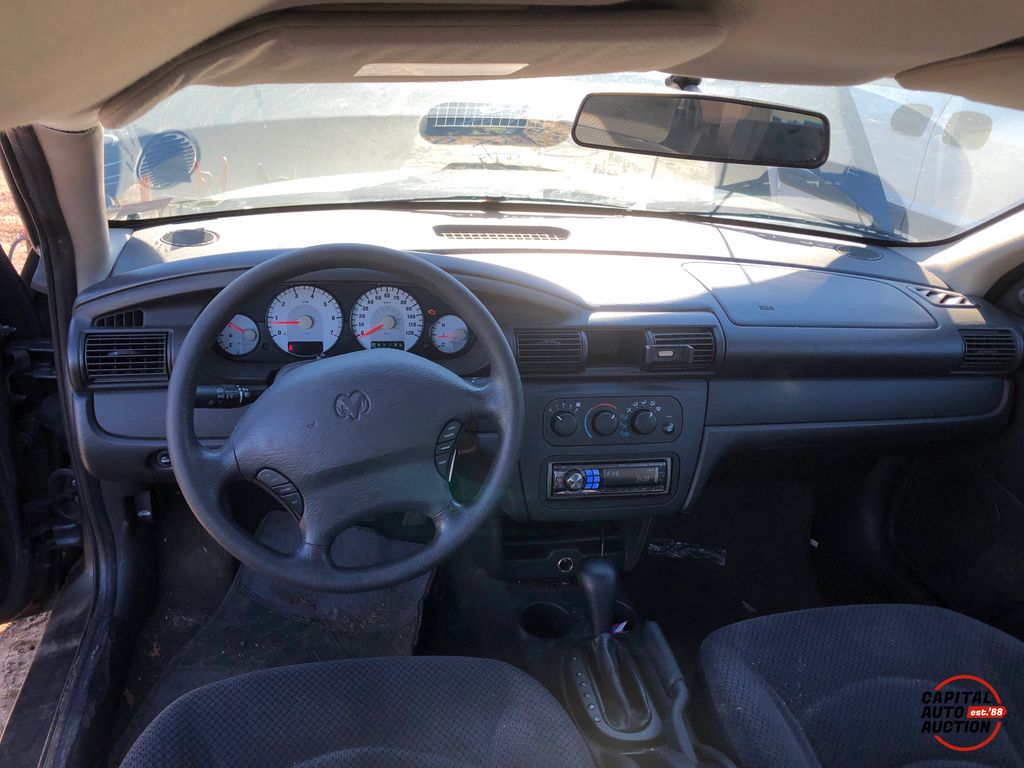 2004 Dodge Stratus 11