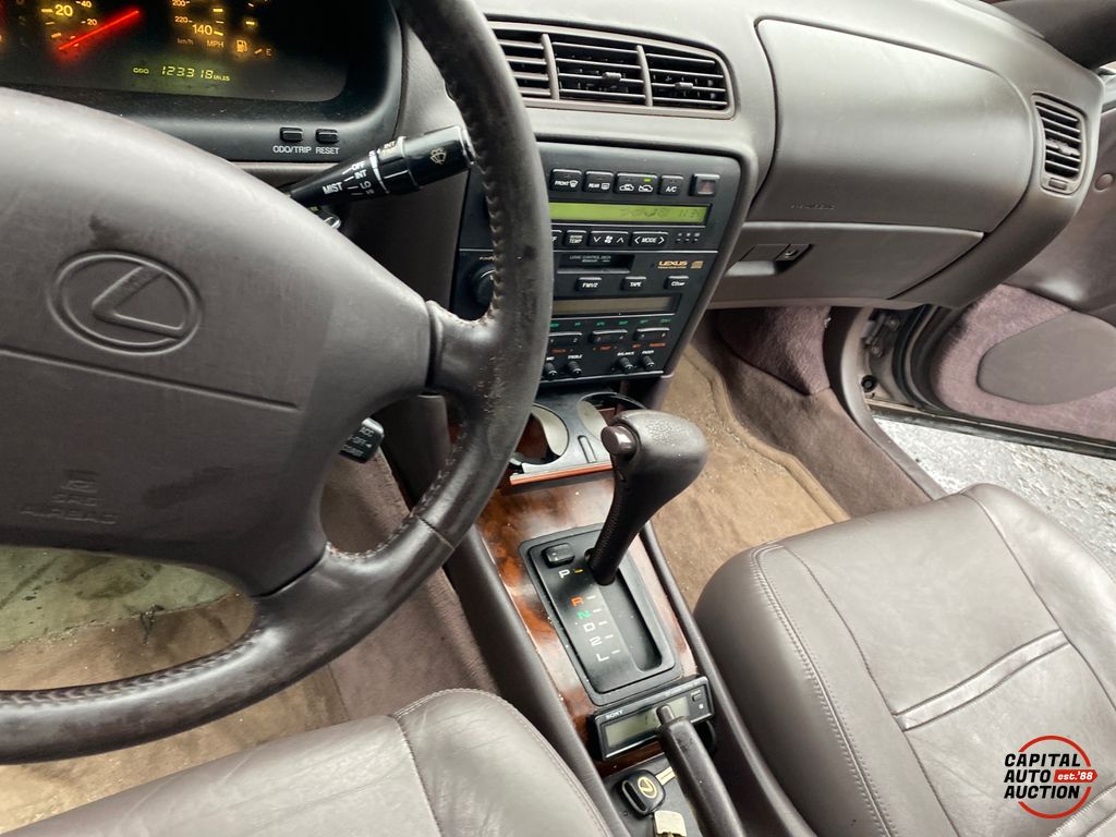 1995 Lexus ES 300 14