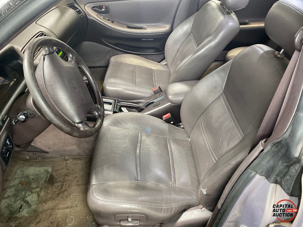 1995 Lexus ES 300 8