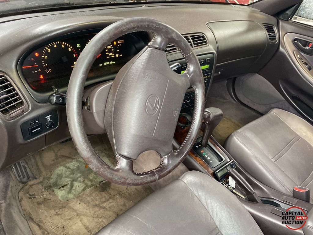 1995 Lexus ES 300 11