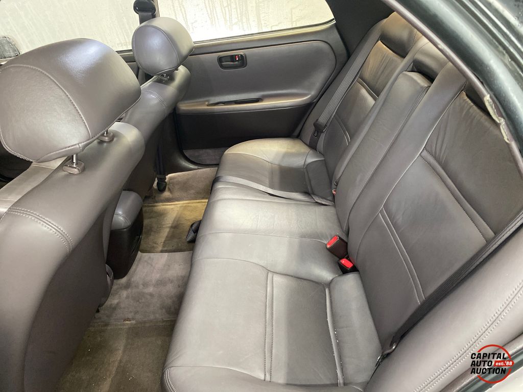 1995 Lexus ES 300 9