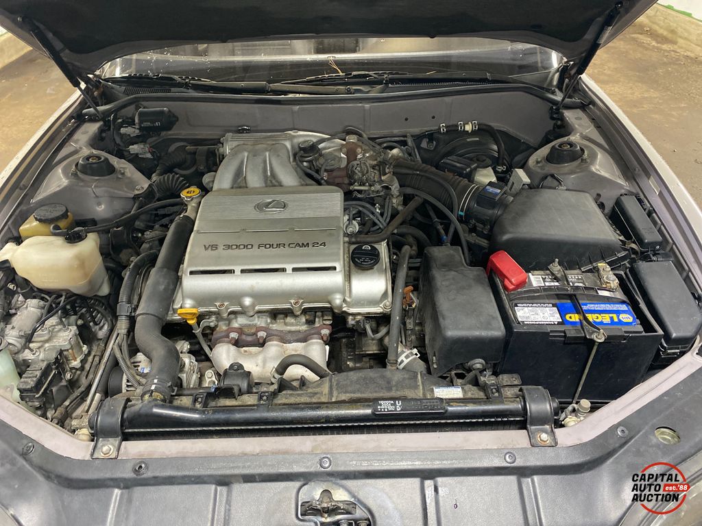 1995 Lexus ES 300 10