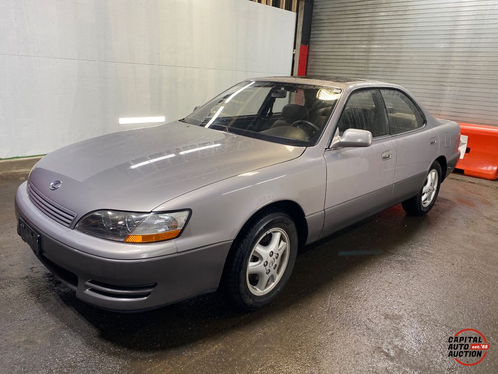 1995 Lexus ES 300 1