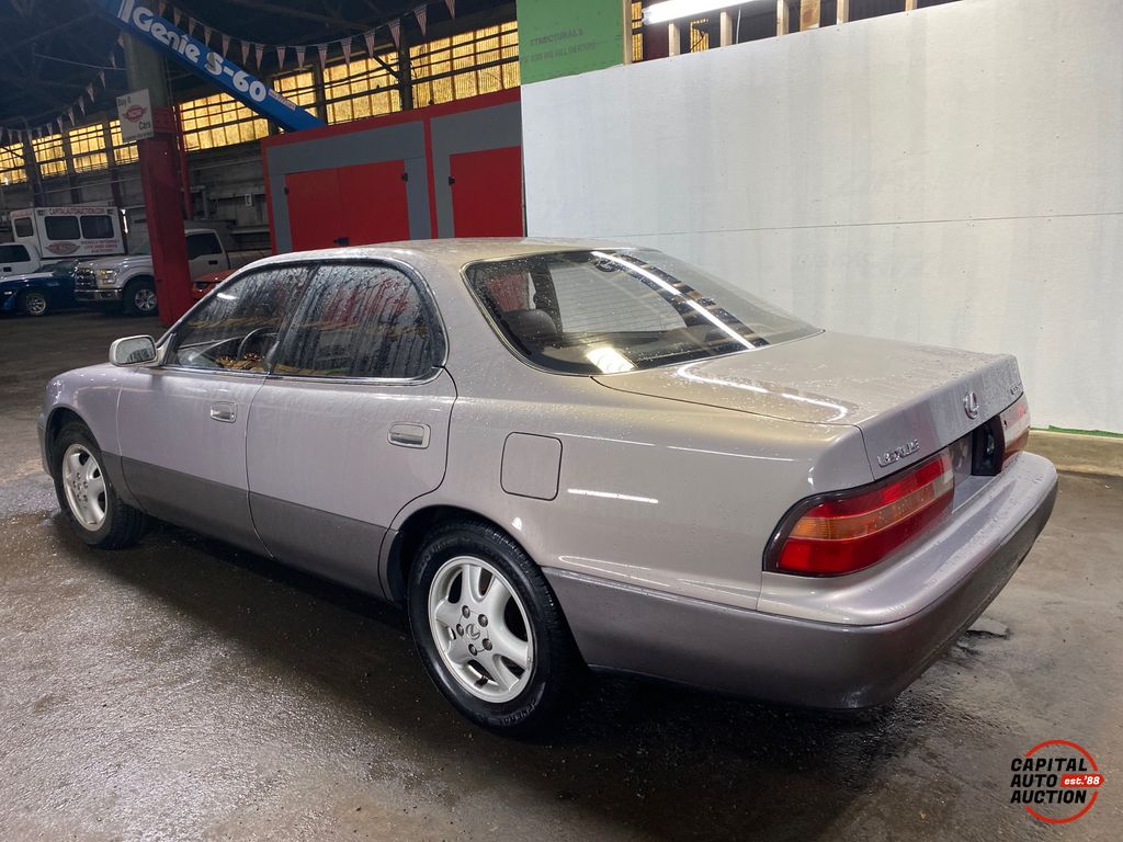 1995 Lexus ES 300 2