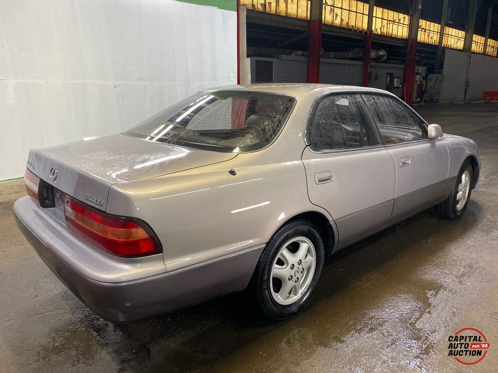 1995 Lexus ES 300 3