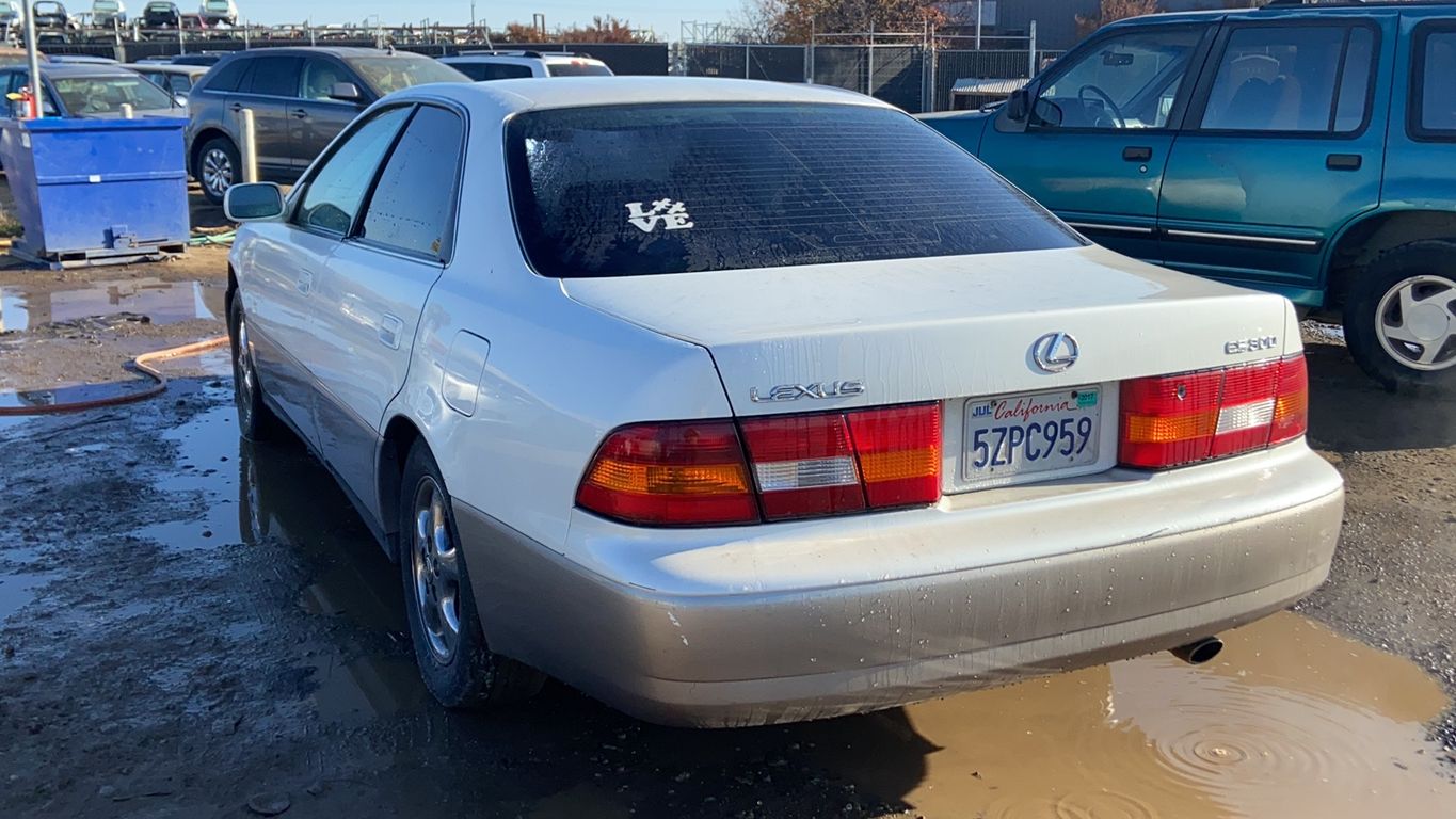 1997 Lexus ES 300 2