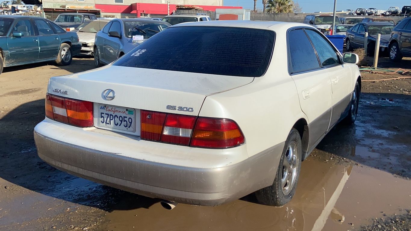 1997 Lexus ES 300 3