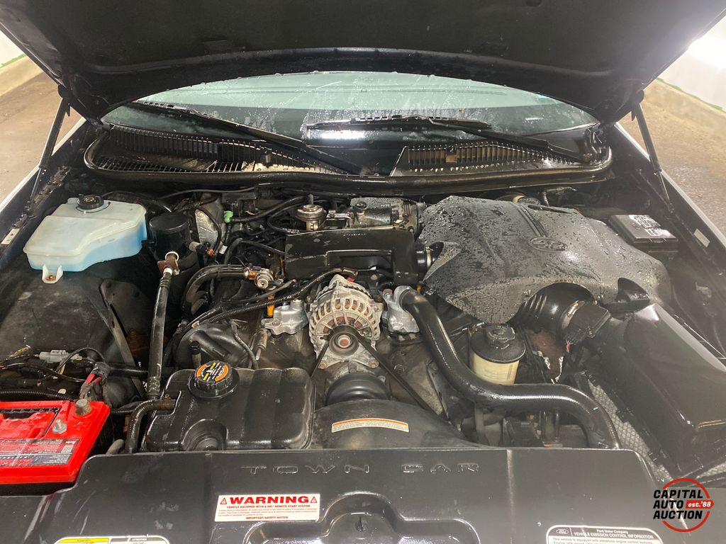 1999 Lincoln Town Car 10