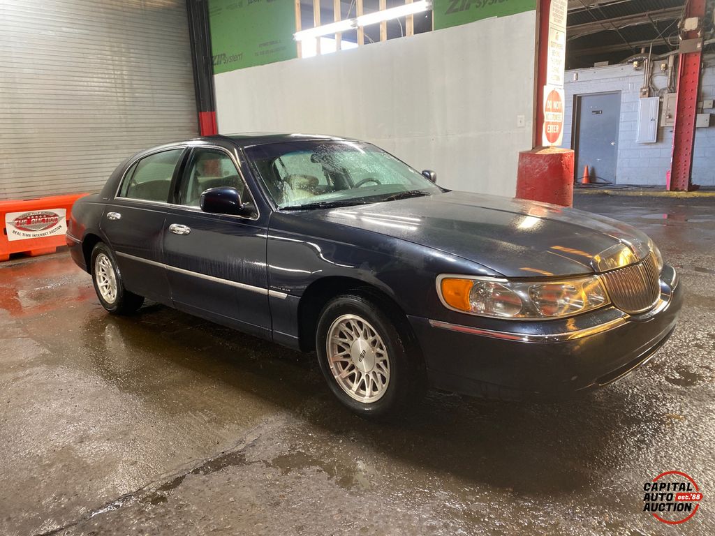 1999 Lincoln Town Car 0