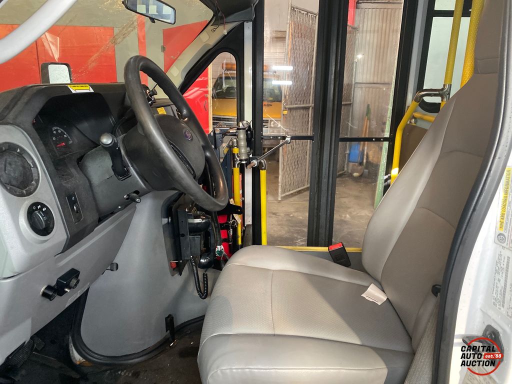 2014 Ford E-350 8