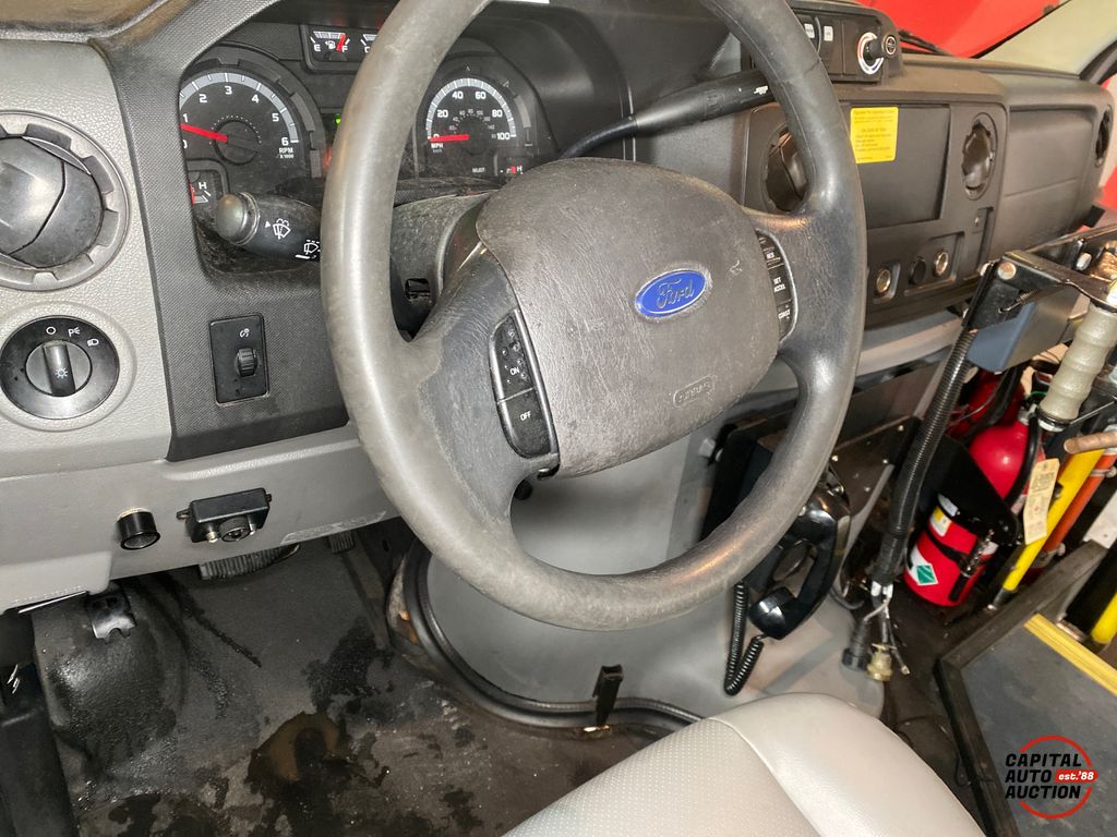 2014 Ford E-350 11