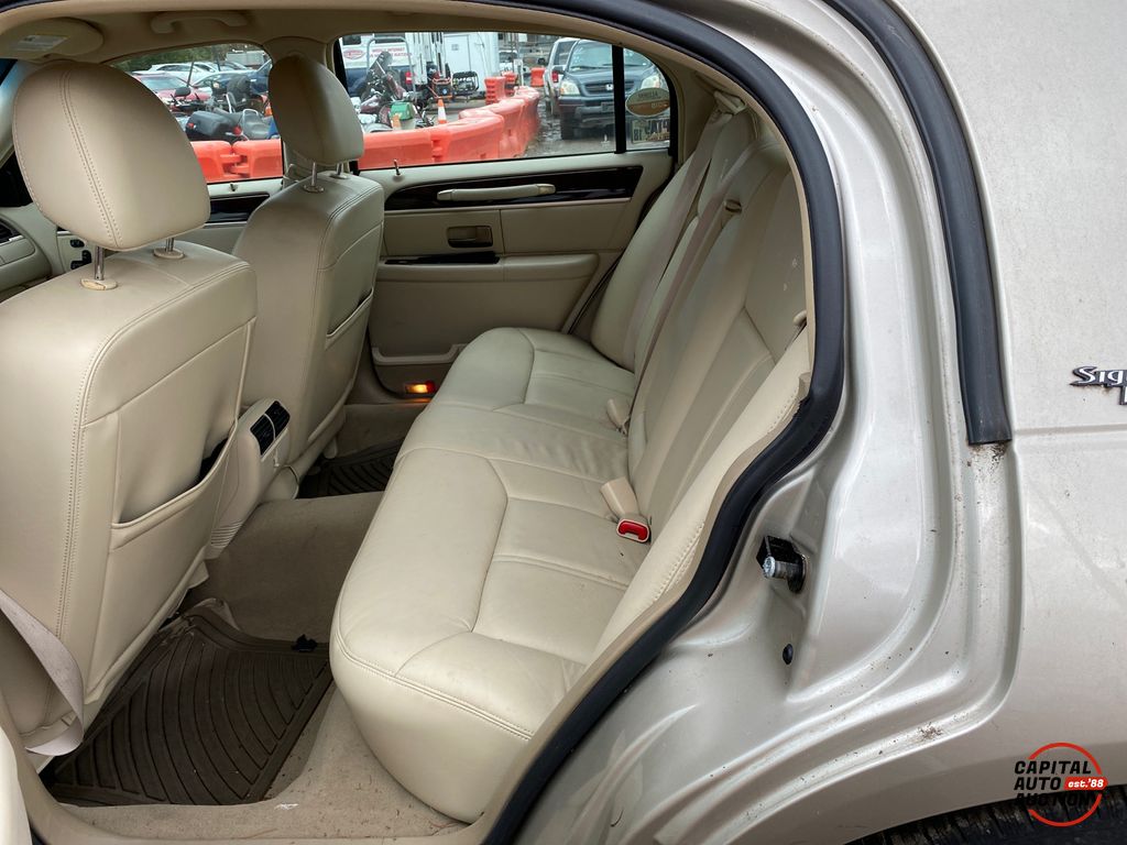 2009 Lincoln Town Car 9