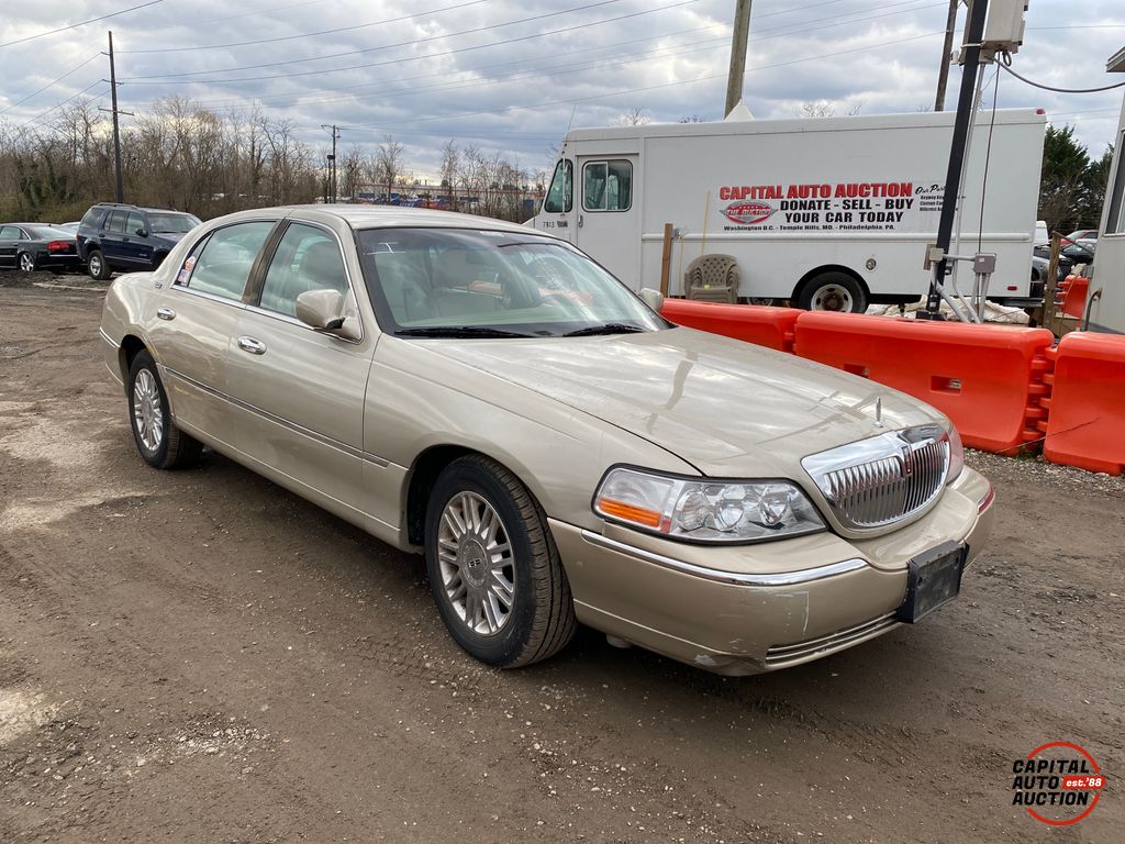 2009 Lincoln Town Car 0
