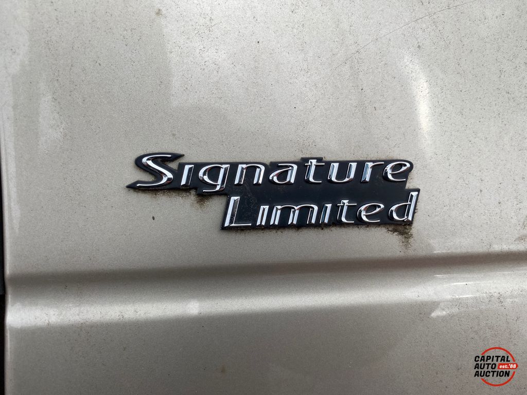 2009 Lincoln Town Car 12