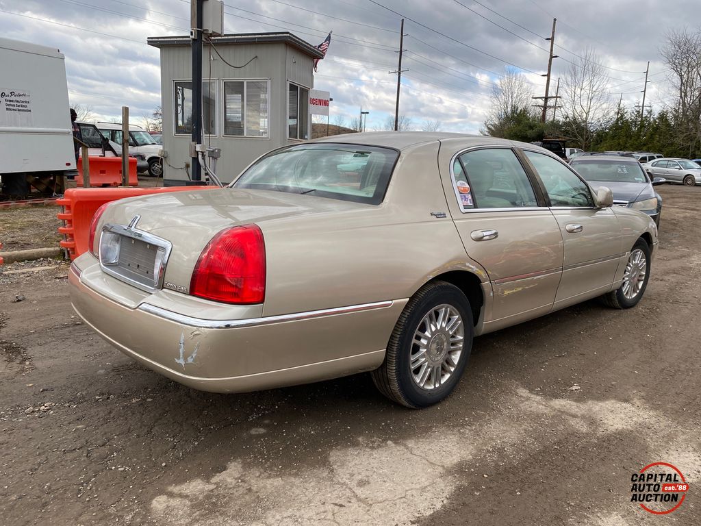 2009 Lincoln Town Car 3