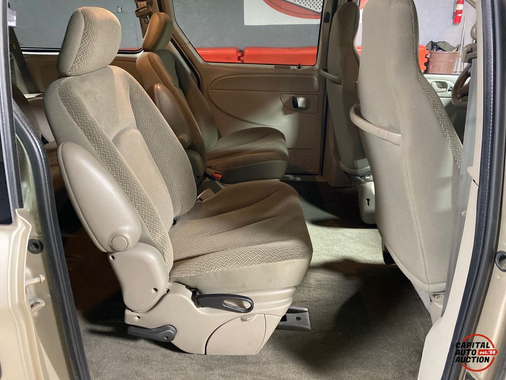2005 Dodge Grand Caravan 9