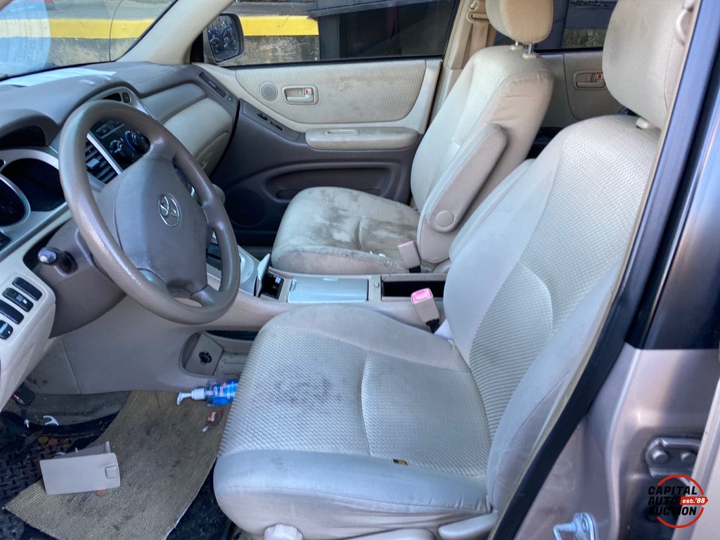 2005 Toyota HIGHLANDER 8