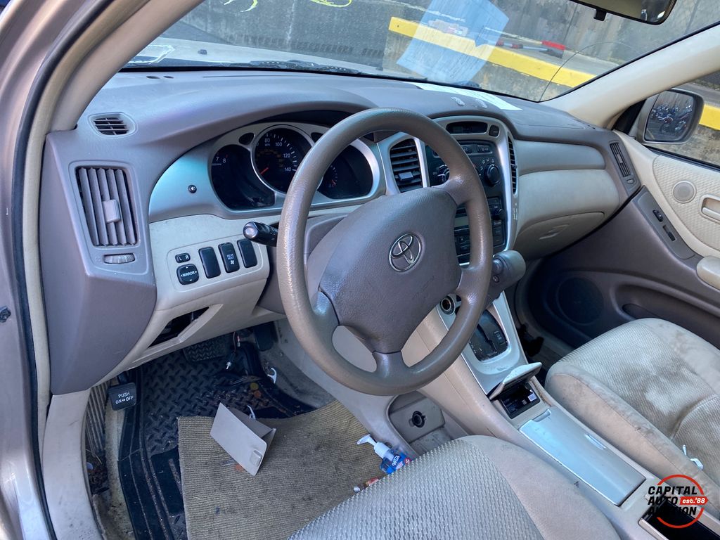 2005 Toyota HIGHLANDER 11