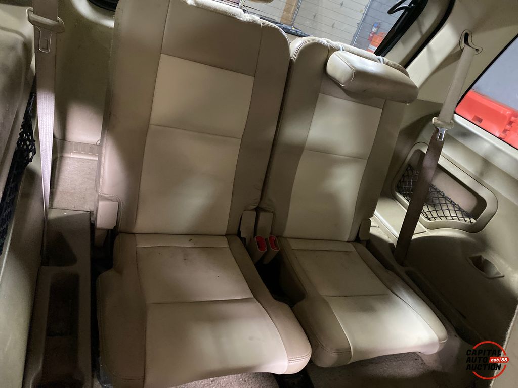 2007 Ford Explorer 13