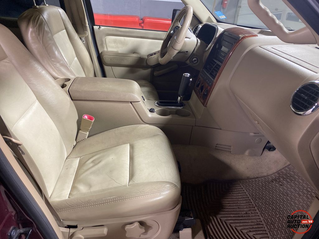 2007 Ford Explorer 8