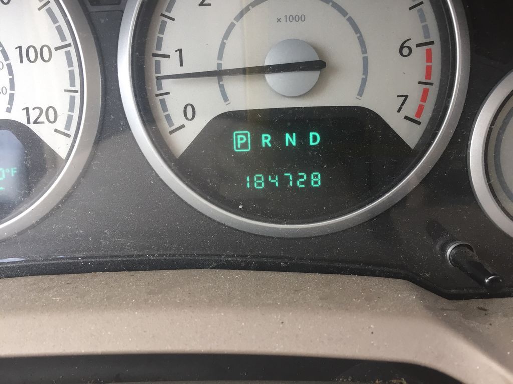 2008 Chrysler Town and Country 4