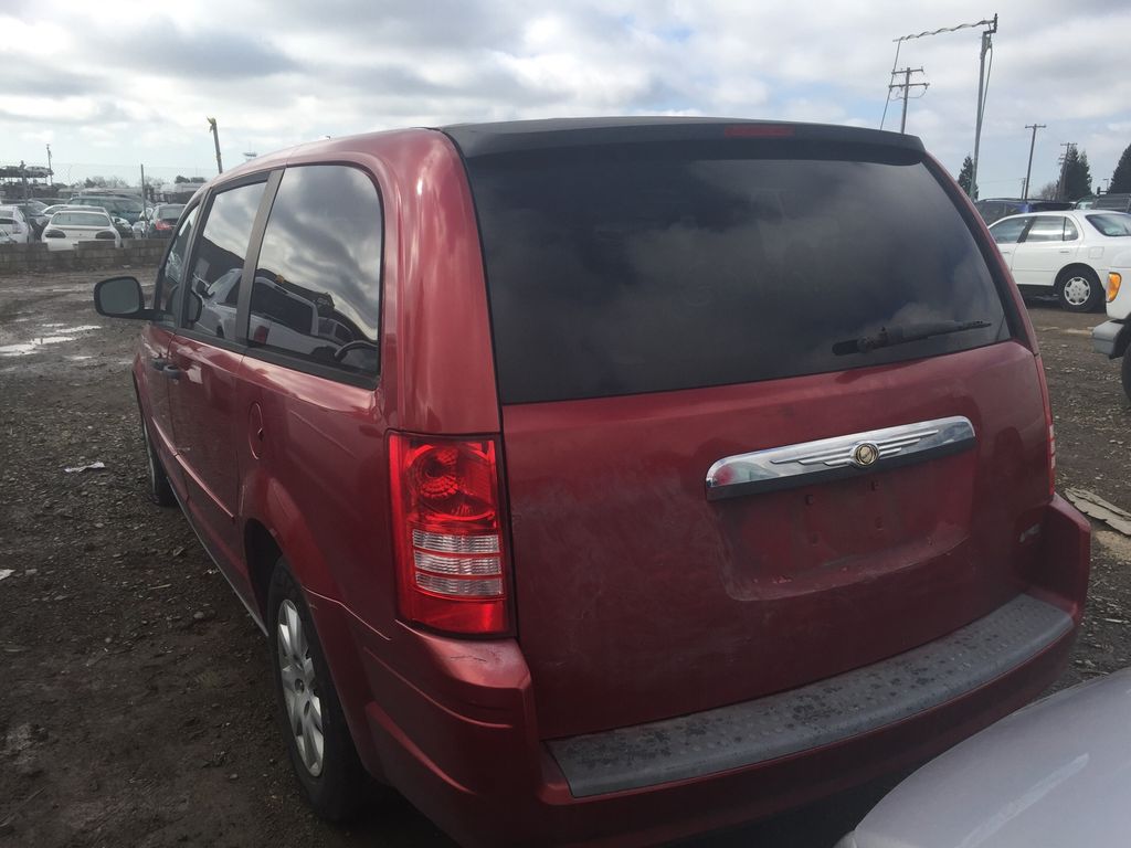 2008 Chrysler Town and Country 2