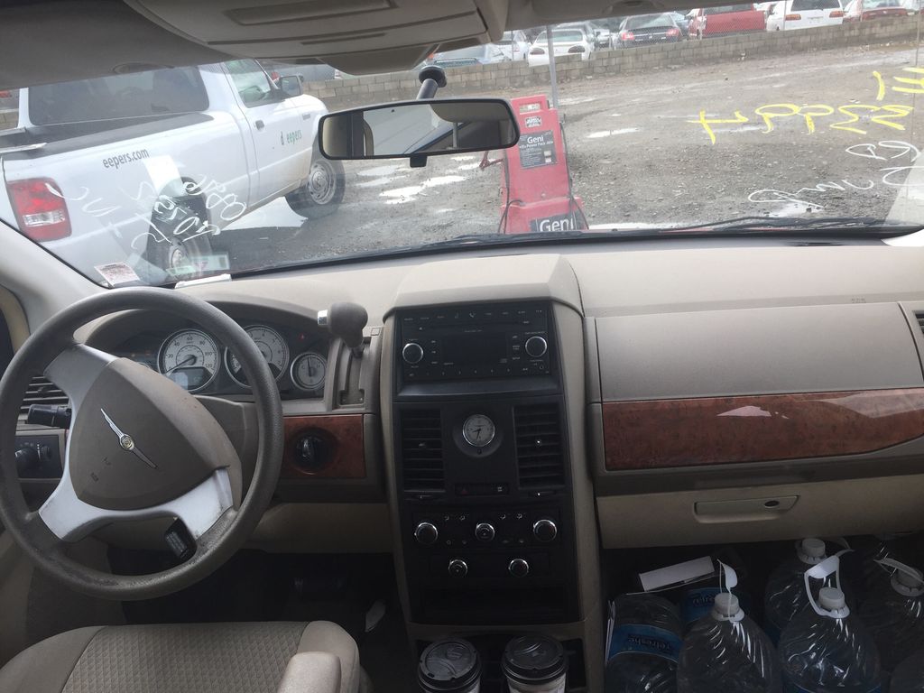 2008 Chrysler Town and Country 11
