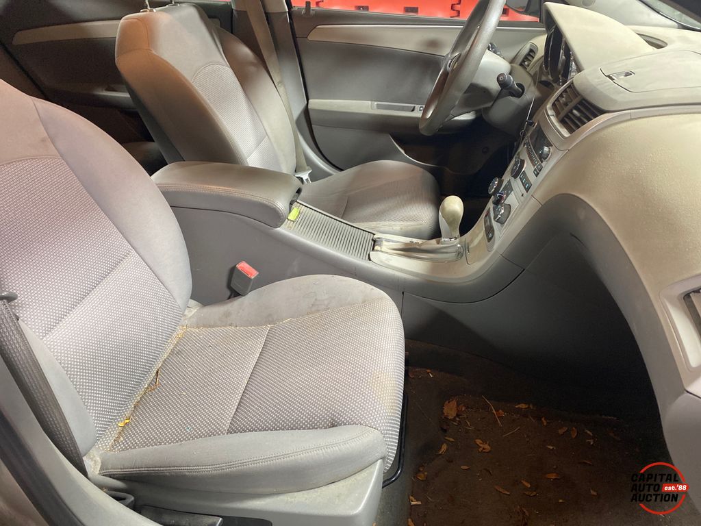 2010 Chevrolet Malibu 8