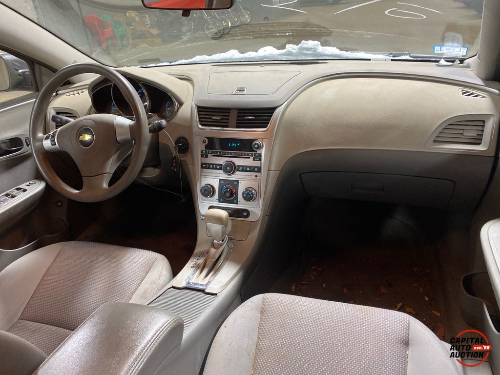 2010 Chevrolet Malibu 11