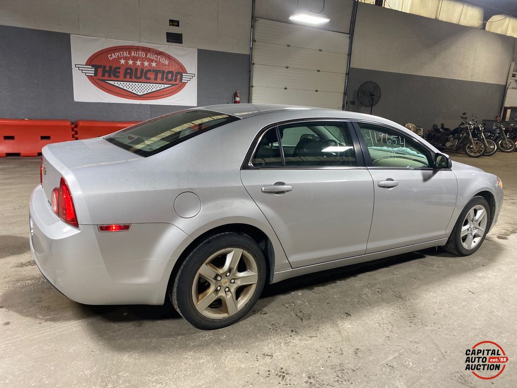 2010 Chevrolet Malibu 3