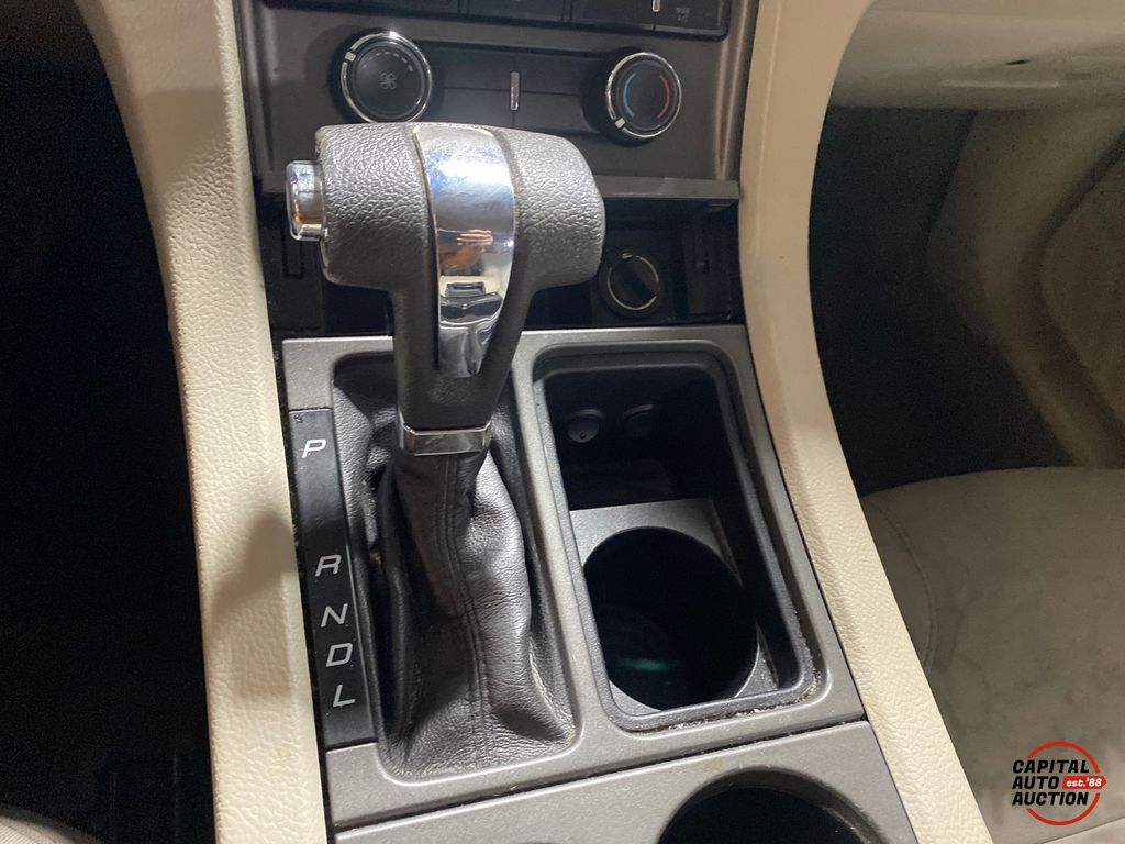 2011 Ford Taurus 12