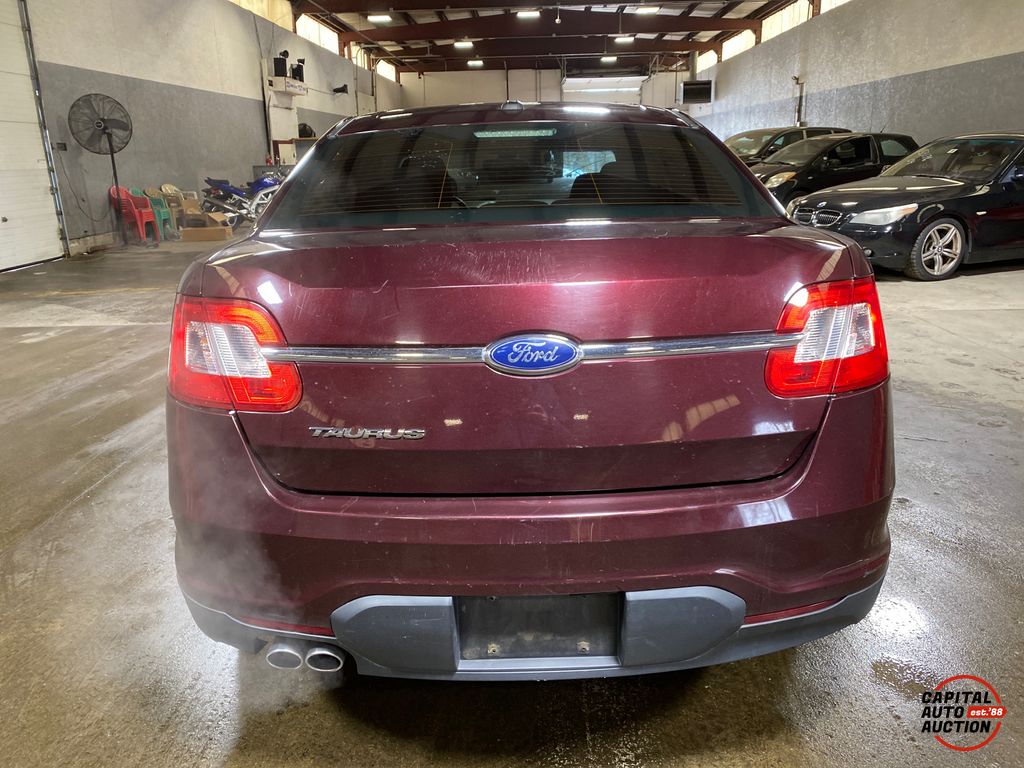 2011 Ford Taurus 7