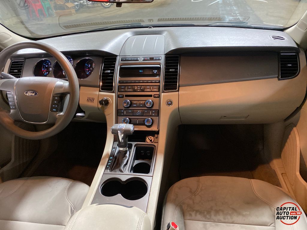 2011 Ford Taurus 11
