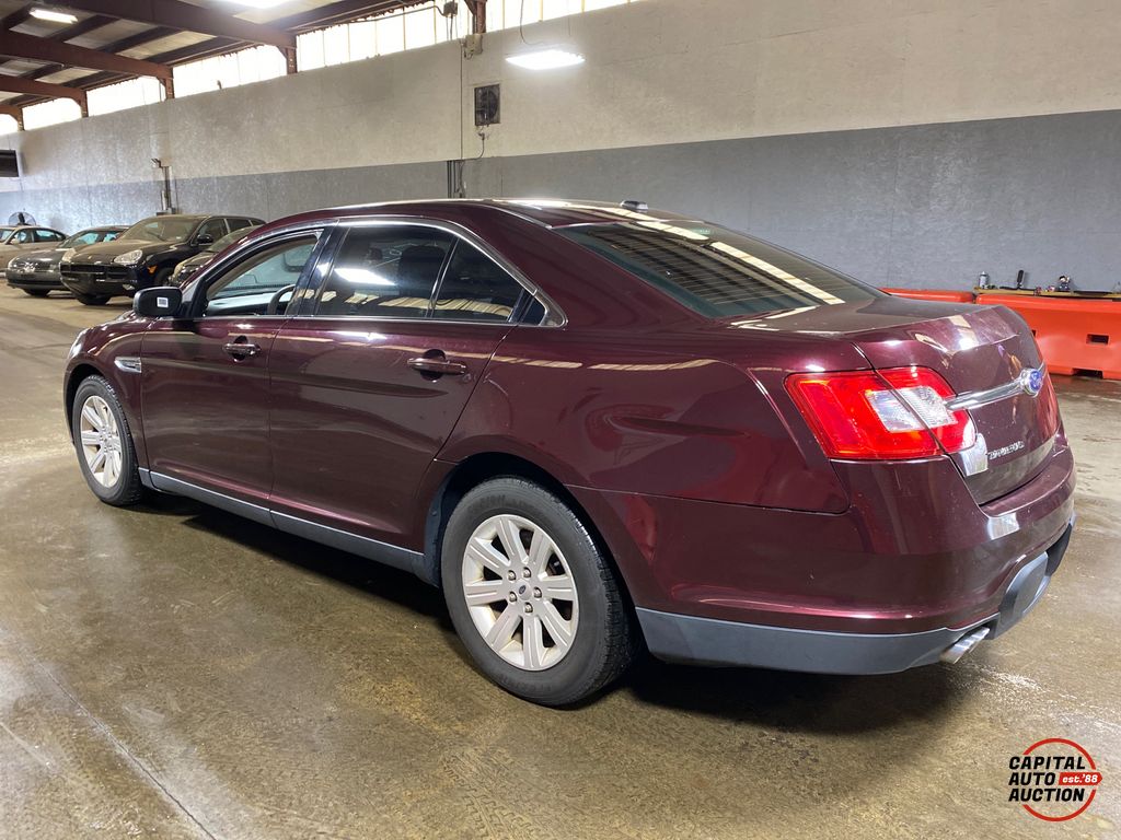 2011 Ford Taurus 2