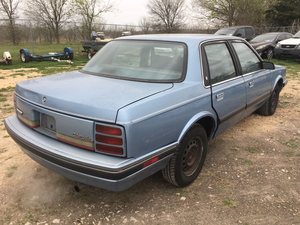1991 Oldsmobile Cutlass Ciera 3